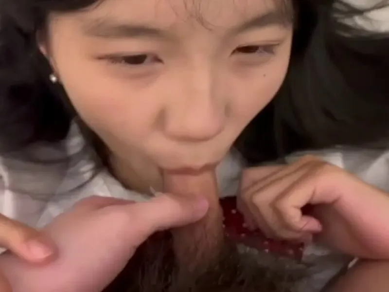 Em loli dễ thương mút cây hàng biến em thành con em đĩ dâm dục p2
